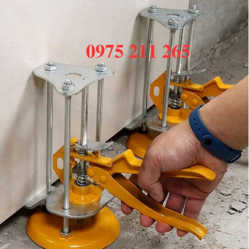 Con đội ốp gạch 