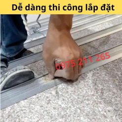 nep chong truot cau thang 8